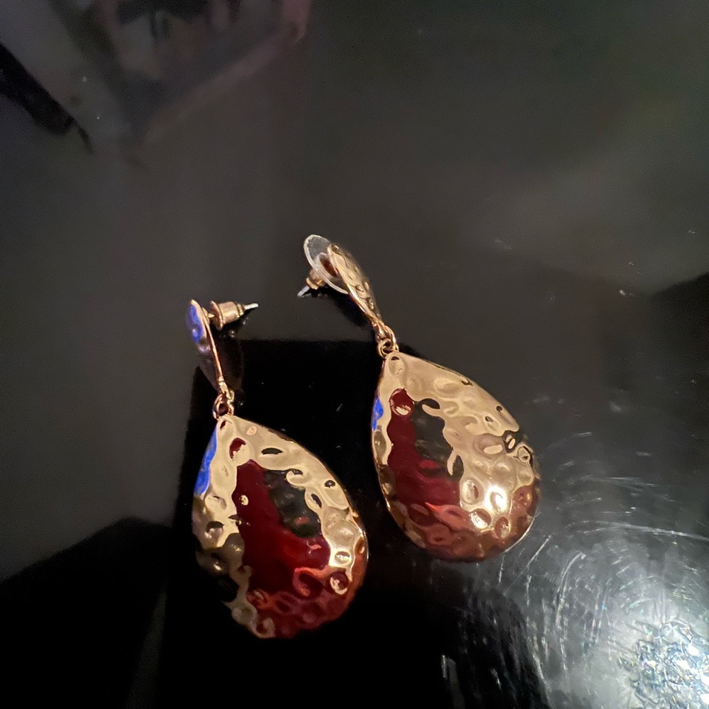 Beautiful earrings - Picture 1 of 3